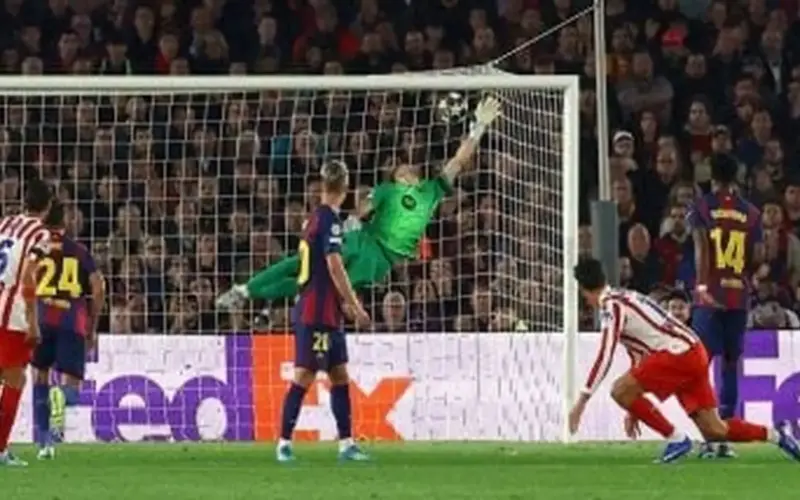 أتلتيكو ضد برشلونة .. 13 لاعباً مهددون قبل قمة اليوم